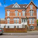 Cozy 2Br Apartment - Free Parking - Equipped Kitchen