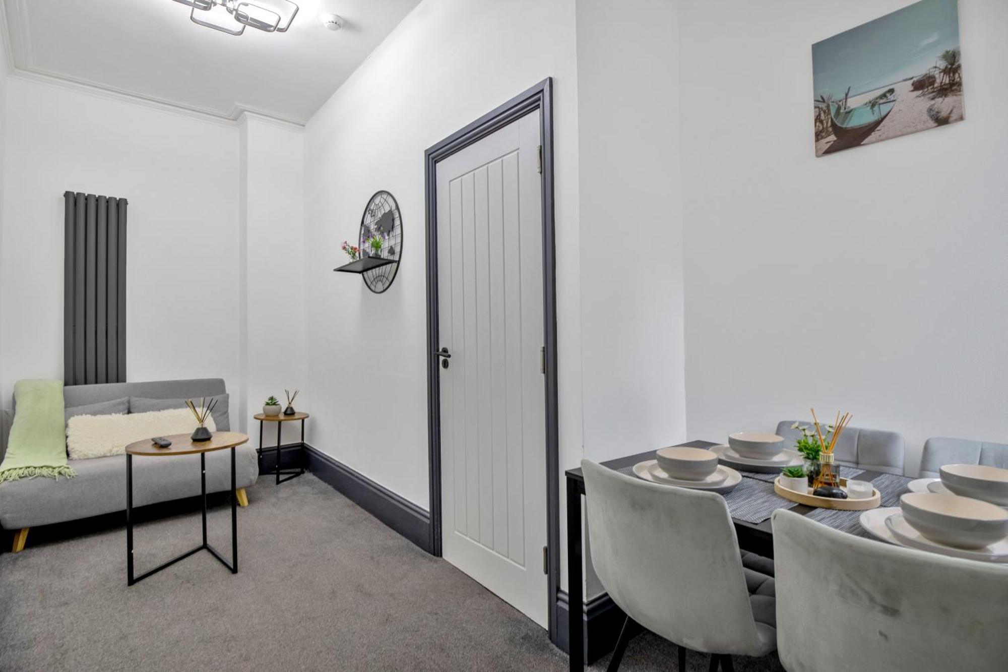 Cozy 2br - Free Parking - Equipped Kitchen