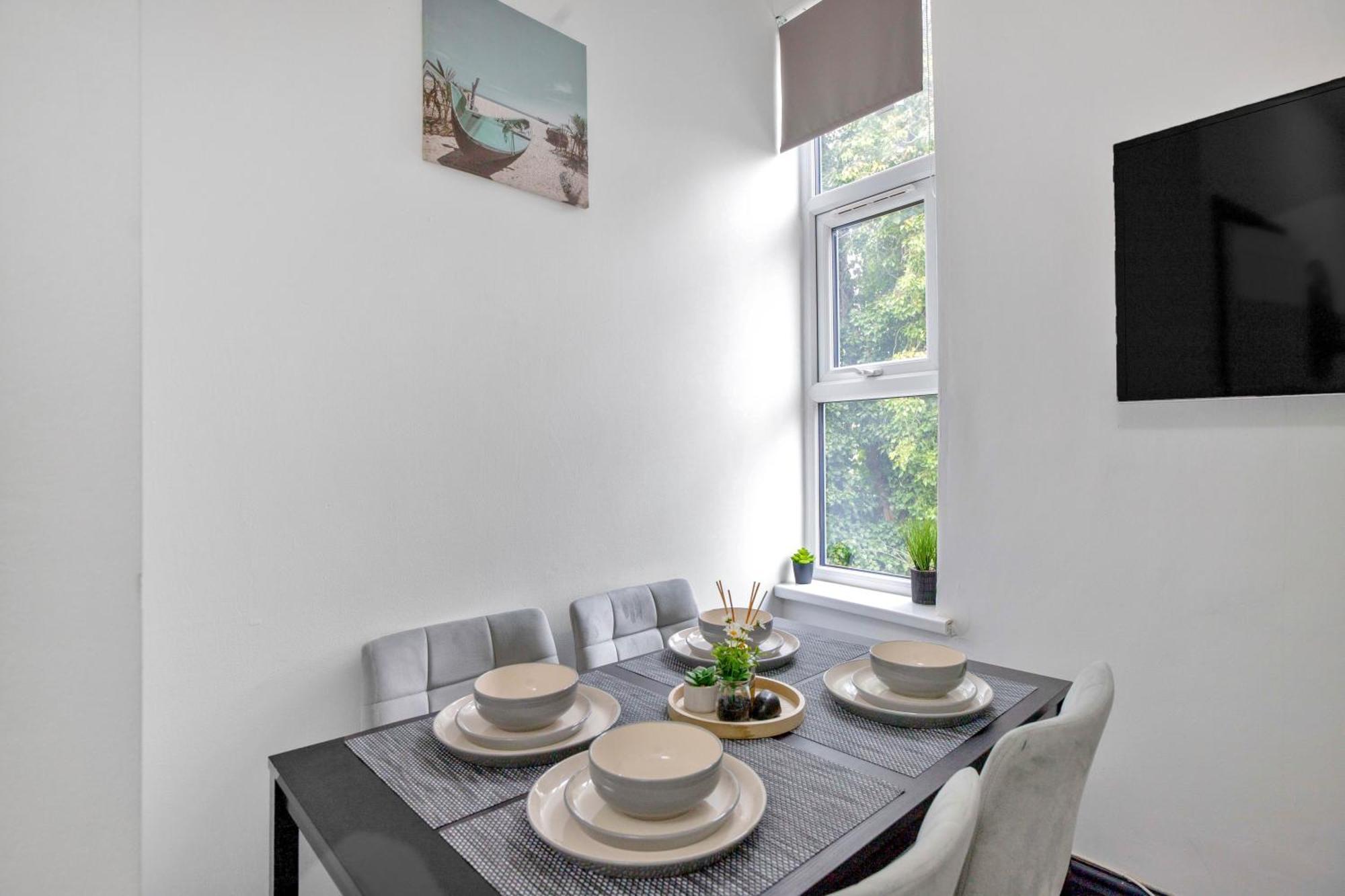 Cozy 2br - Free Parking - Equipped Kitchen *